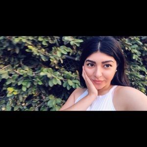 Meet your Posher, Crystal